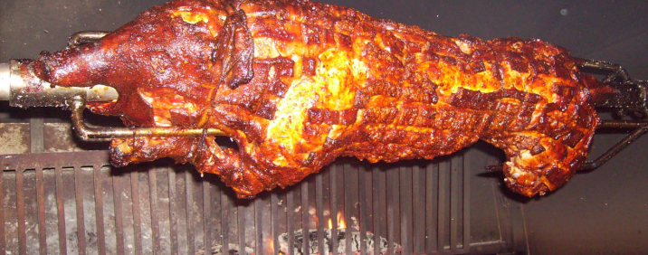 Spanferkel Menü Oberbayern Catering / Partyservice Menü Oberbayern mit gegrilltem Spanferkel