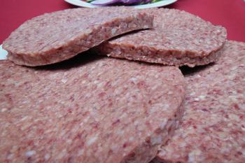 Rohe Hamburger Patties aus 100% Rindfleisch