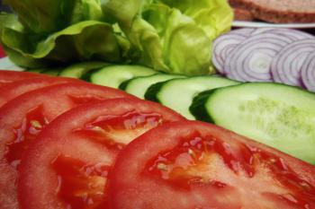 frische Tomaten &amp; Gurken zum Belegen