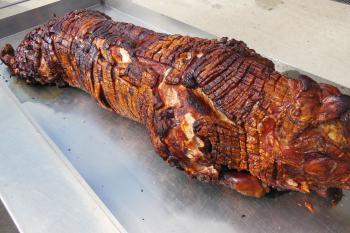 Perfekt gegrilltes Spanferkel