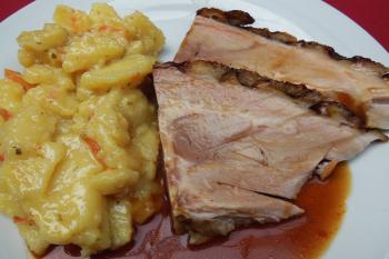 Spanferkel mit Kartoffelsalat
