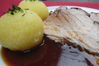Spanferkel mit Kartoffelklöse