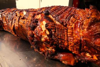 Perfekt gegrilltes Spanferkel