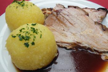Spanferkel mit Kartoffelklöse