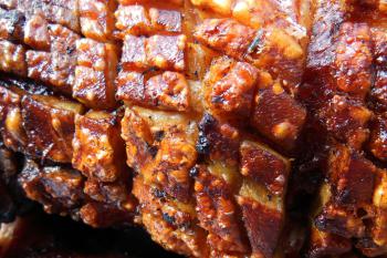 Perfekt gegrillte Spanferkelkruste