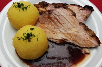 Spanferkel mit Kartoffelklöse