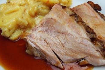 Spanferkel mit Kartoffelsalat